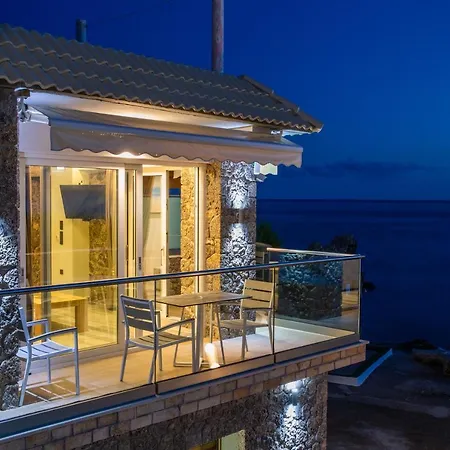 Black Rocks Family, Luxury Seafront Maisonette Prázdninový dům Agios Gordios (Corfu)