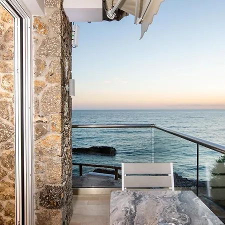 Black Rocks Family, Luxury Seafront Maisonette Prázdninový dům *