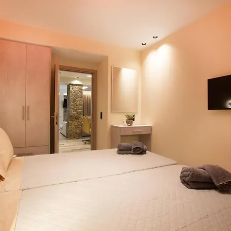 Black Rocks Family, Luxury Seafront Maisonette * Agios Gordios (Corfu)