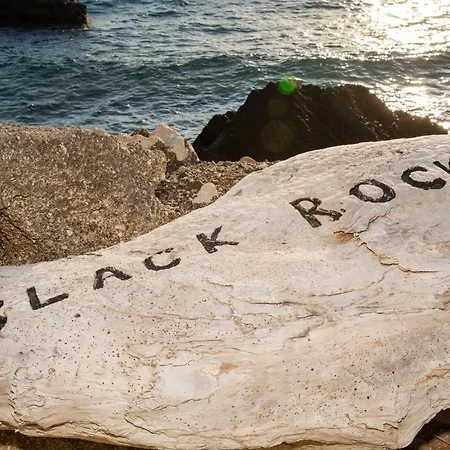 Black Rocks Family, Luxury Seafront Maisonette * Agios Gordios (Corfu)
