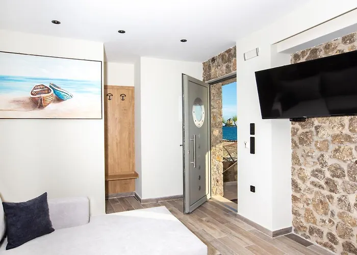Black Rocks Family, Luxury Seafront Maisonette * Άγιος Γόρδιος