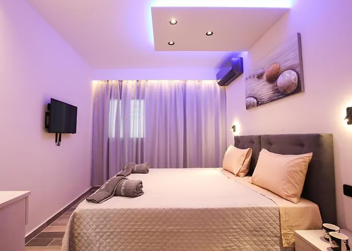 Σπίτι διακοπών Black Rocks Family, Luxury Seafront Maisonette