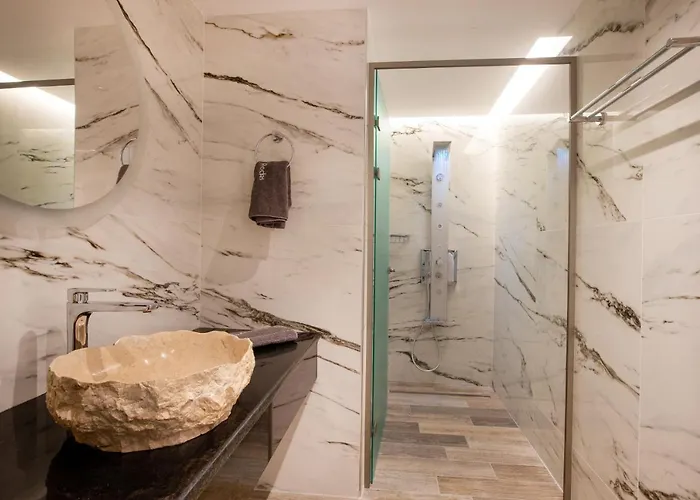 Black Rocks Family, Luxury Seafront Maisonette Σπίτι διακοπών *