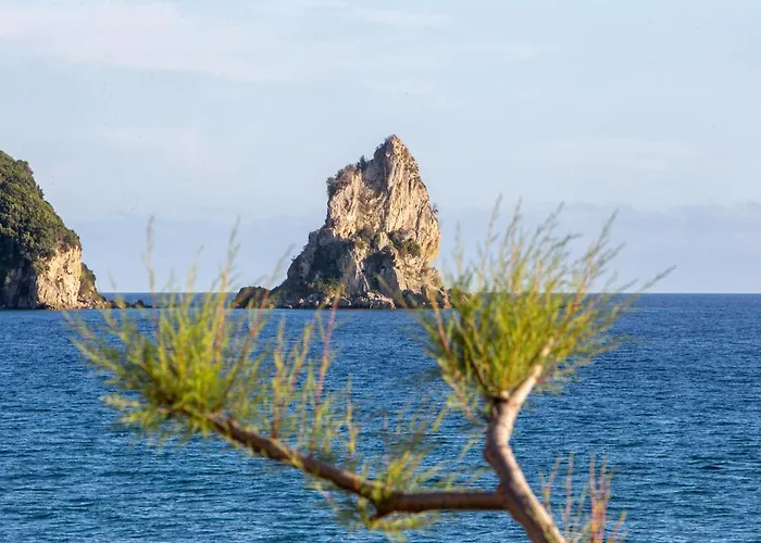 Black Rocks Family, Luxury Seafront Maisonette Σπίτι διακοπών