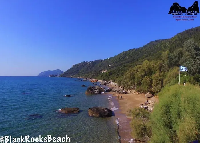 Black Rocks Family, Luxury Seafront Maisonette *
