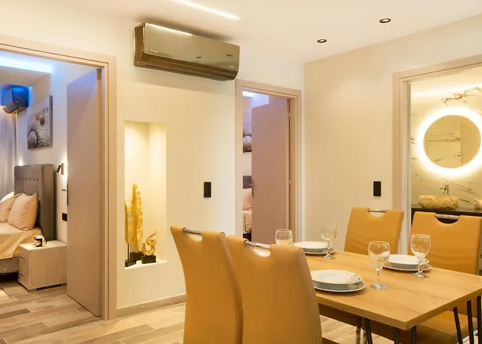 Black Rocks Family, Luxury Seafront Maisonette *