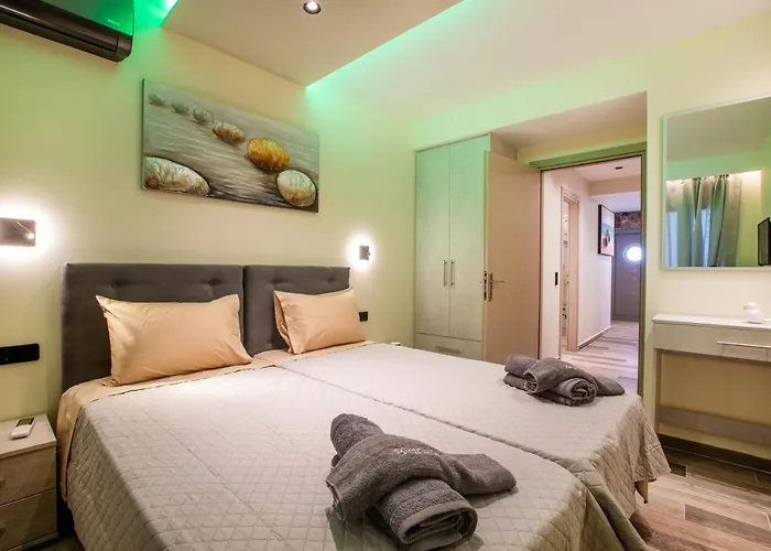 Black Rocks Family, Luxury Seafront Maisonette