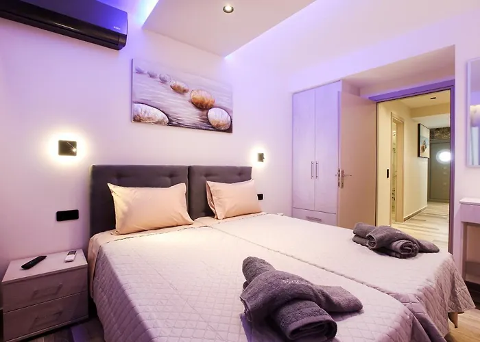 Σπίτι διακοπών Black Rocks Family, Luxury Seafront Maisonette Άγιος Γόρδιος