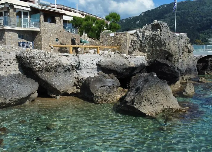 Tatil Evi Black Rocks Family, Luxury Seafront Maisonette