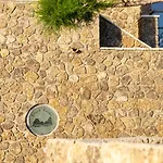 Black Rocks Family, Luxury Seafront Maisonette Dom wakacyjny Agios Gordios (Corfu)