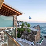 Black Rocks Family, Luxury Seafront Maisonette * Agios Gordios (Corfu)