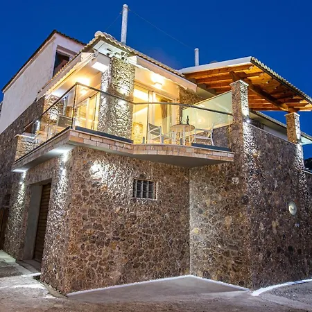 Black Rocks Family, Luxury Seafront Maisonette 펜션