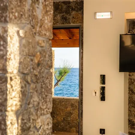 Black Rocks Family, Luxury Seafront Maisonette Сasa de vacaciones Agios Gordios (Corfu)