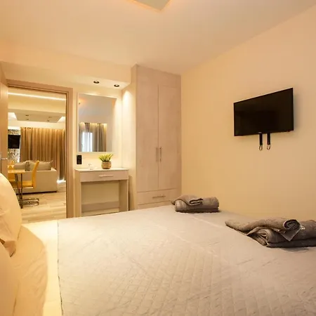Сasa de vacaciones Black Rocks Family, Luxury Seafront Maisonette