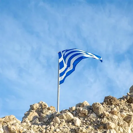 Black Rocks Family, Luxury Seafront Maisonette * Agios Gordios (Corfu)