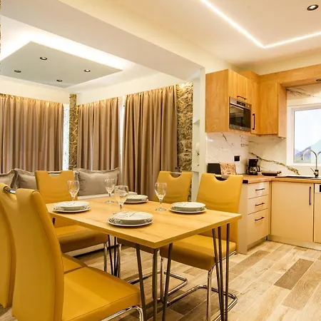 Black Rocks Family, Luxury Seafront Maisonette 아기오스고르디오스
