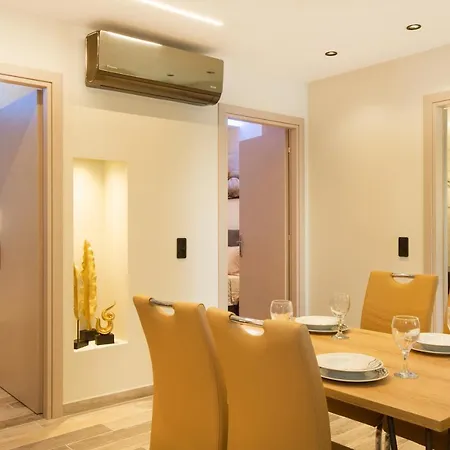 Black Rocks Family, Luxury Seafront Maisonette *