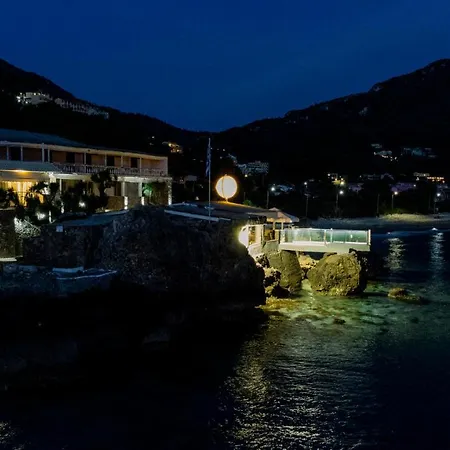 Сasa de vacaciones Black Rocks Family, Luxury Seafront Maisonette *