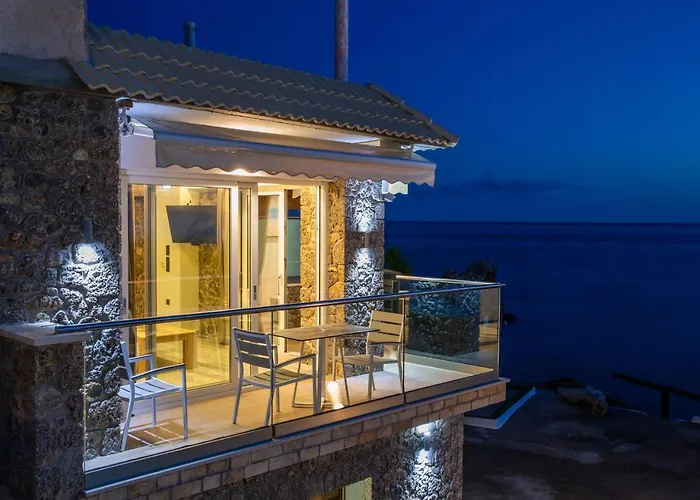 Black Rocks Family, Luxury Seafront Maisonette Holiday home Agios Gordios (Corfu)