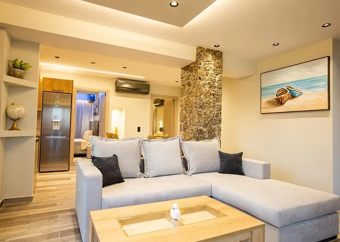Black Rocks Family, Luxury Seafront Maisonette Holiday home *